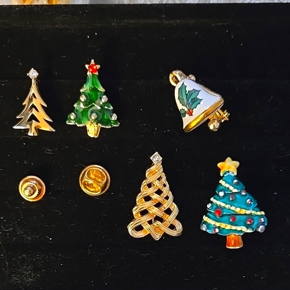Festive Christmas Tree and Bell Brooch Set - Picture 2 of 8